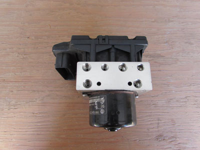 Audi TT Mk1 8N ABS Anti Lock Brake System Pump w/ Module w/ ESP 8N0907379E